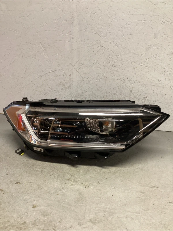 2019-2024 Volkswagen Jetta GLI RighT RH PASSENGER SIDE HEADLIGHT OEM PROJECTOR