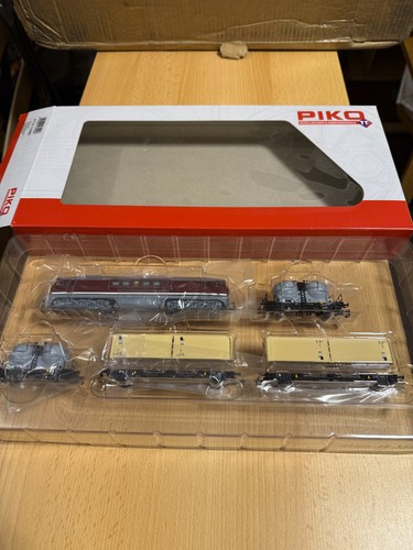 PIKO TT Zugset Diesellokomotive Baureihe 130 der DR und 4 Anhänger Set(47010) | Zustand: Neu