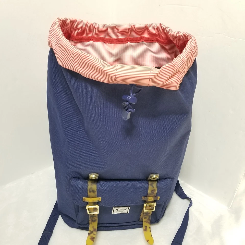 Mochila para portátil HERSCHEL Little America azul marino con correas de camuflaje interior a rayas rojas Foto 3 de 4