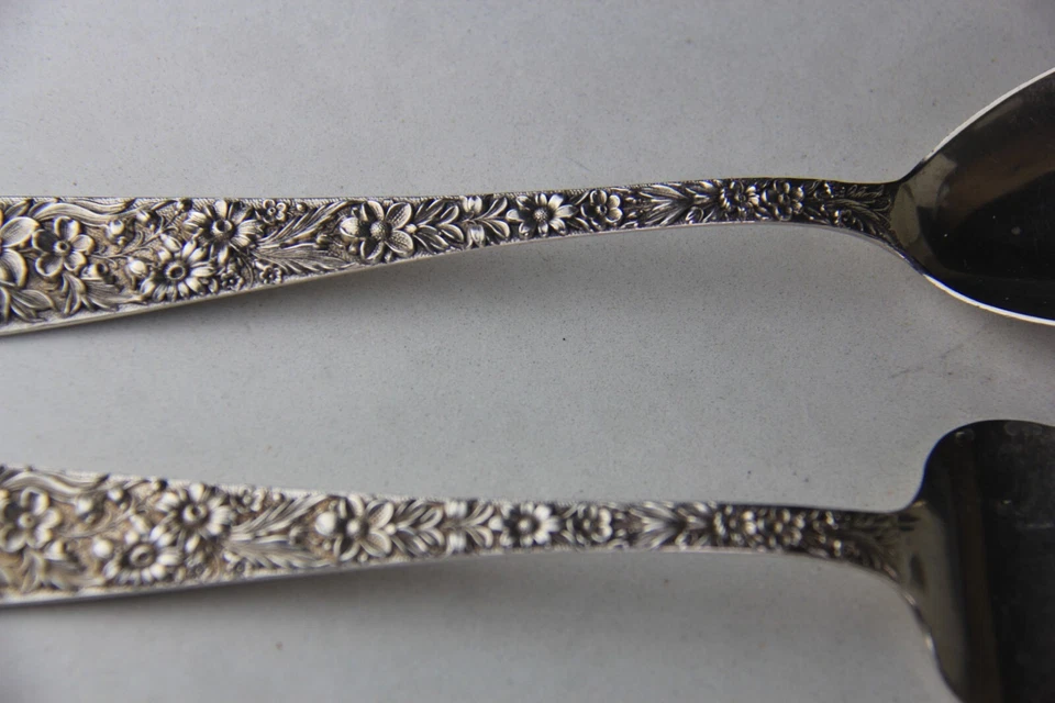 Tenedor para carne fría y cuchara sólida de plata esterlina S Kirk & Son Repousse 8,5" Foto 3 de 4