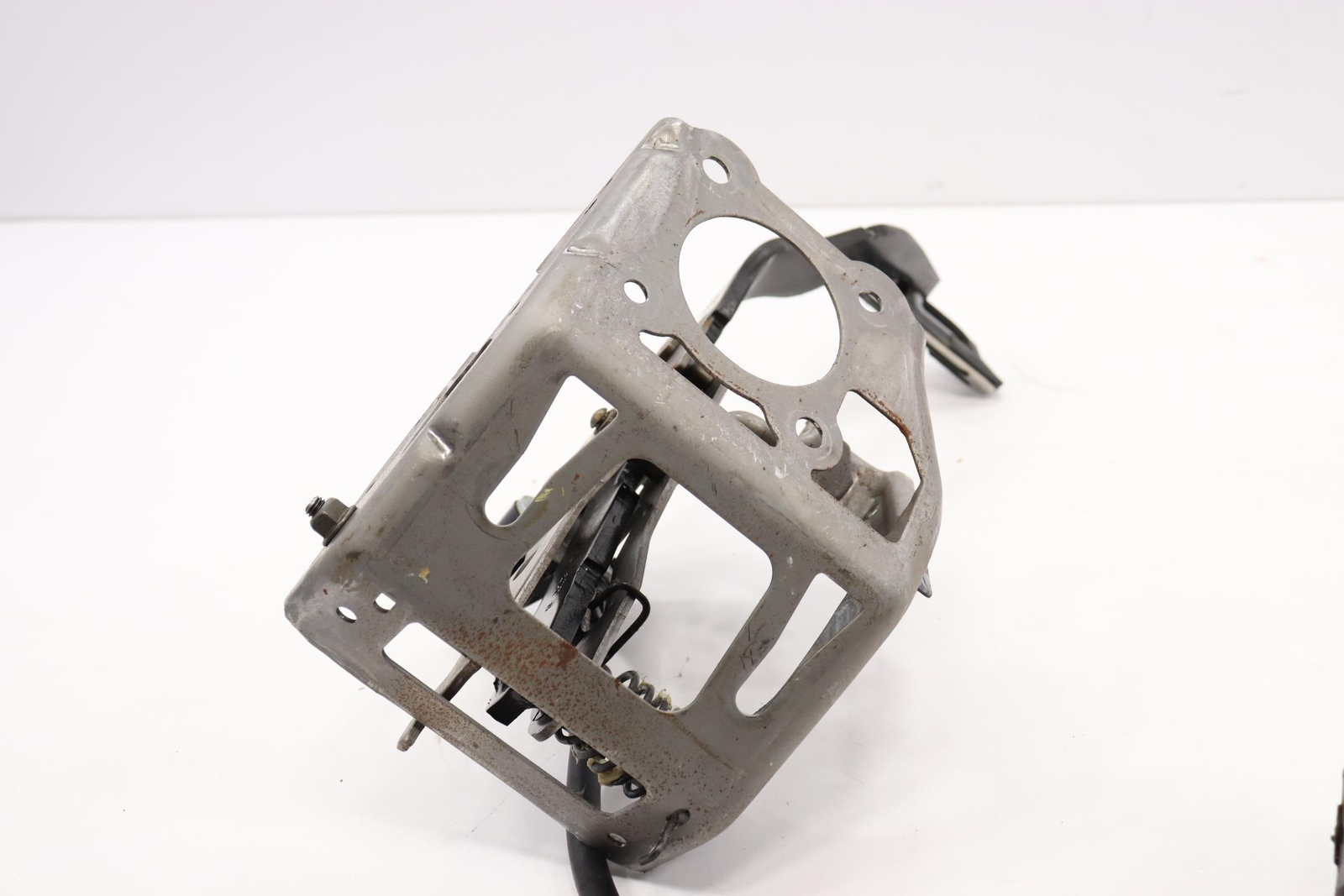 2014-2024 MASERATI QUATTROPORTE BRAKE FOOT STOP PEDAL W/ BRACKET OEM 06700311110