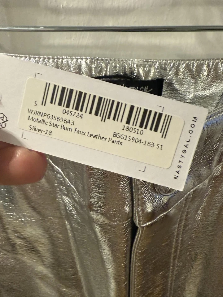 Pantalones de imitación de cuero de tiro alto Nasty Gal para mujer EE. UU. 12 y 14 de cuero plateado estrella nuevos con etiquetas Foto 3 de 4