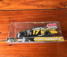 Hot Wheels NASCAR Champion 1:24 2003 Matt Kenseth 17 DeWalt Ford Diecast