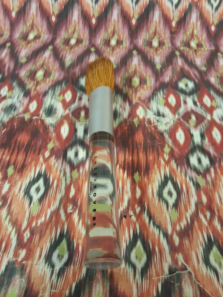 Cepillo SHEER COVER STUDIO Nuevo Abierto Foto 3 de 4