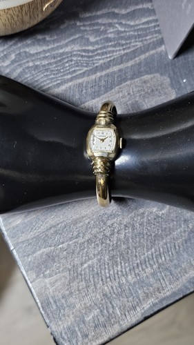 Montre-brcelet pour femme Corum en ncre et cier inoxydble vec