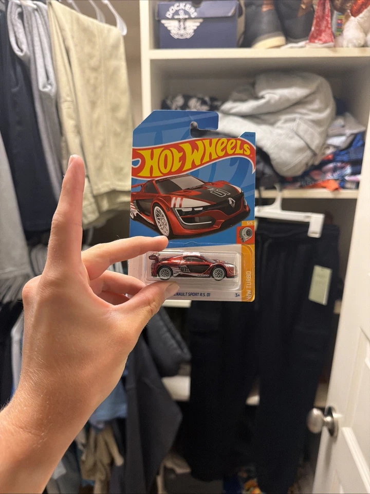 Hotwheels Super Treasure Hunt Renault Sport R.S. 01 Foto 4 de 4
