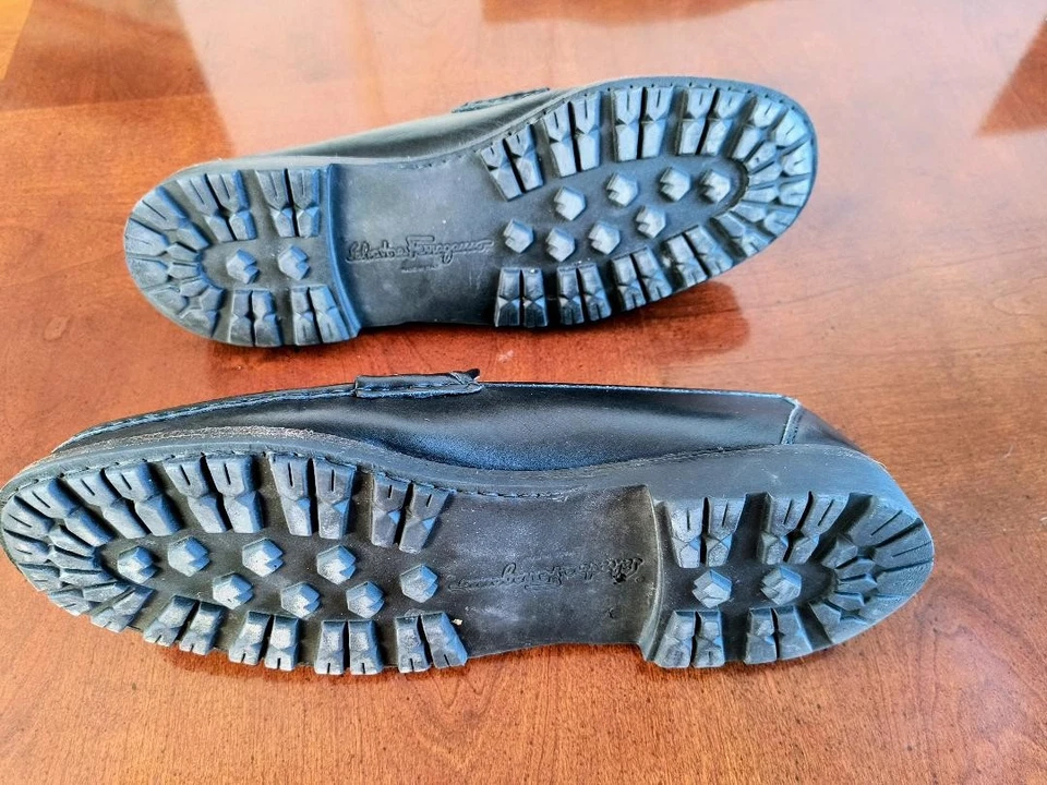 FERRAGAMO CLASSIC BLACK LEATHER RUBBER SOLED GANCINI BIT LOAFERS - Image 3 of 4