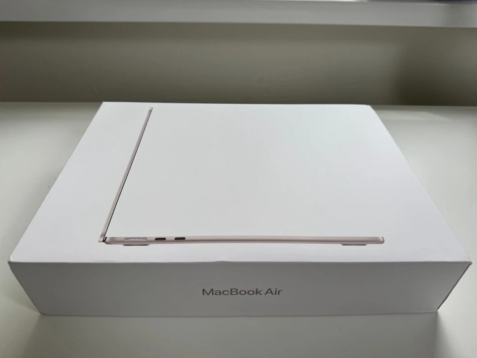 2025 APPLE MACBOOK AIR 13" M4 10C/10C 24GB RAM 512GB STARLIGHT SEALED RRP:£1399 - Image 2 of 4