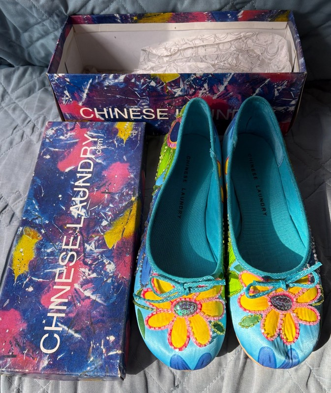 Chinese Laundry Women's Size 9 Flats with Sequin Flower Design- In box