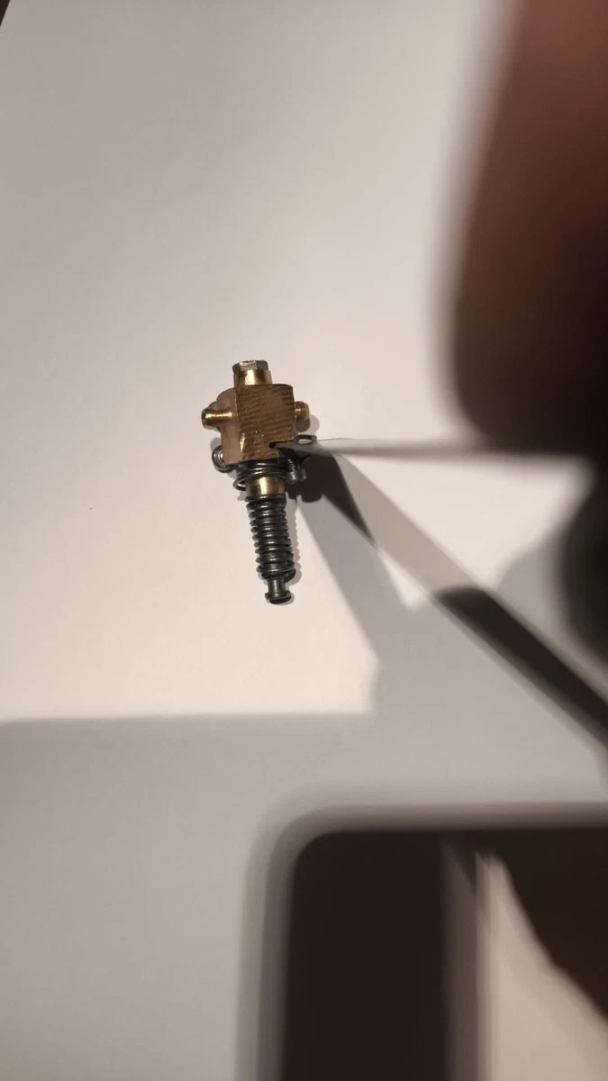 Benzinabsperrventil für das Tether Automodell.