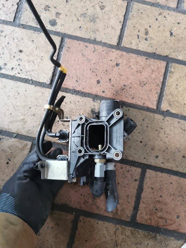 Carter termostato originale Mazda 5 CR19 flangia refrigerante termostato LF941517Z - Immagine 3 di 4