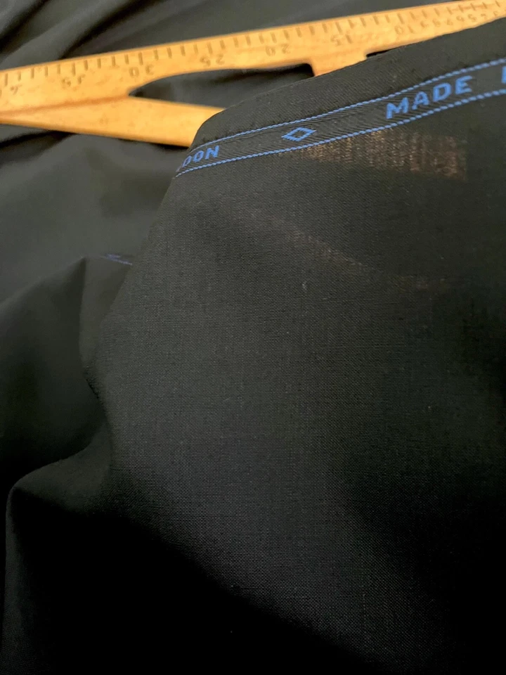 Tela de traje inglesa negra ligera Wain Shiell - 1,53 yardas - rara de colección Foto 2 de 4