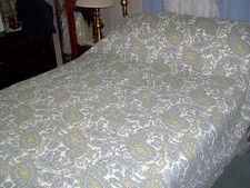 King/Queen Paisley Cotton Quilt 94x103 - Reversable