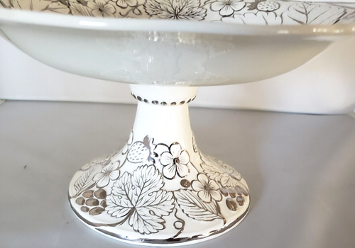 Wedgwood Majolica Compote Platinum Embossed Strawberries Grapes Leaves And Trim - 第 13/17 張圖片