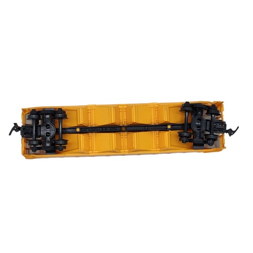 HO Scale Model Power Union Pacific 4-bay Hopper Freight Train Car 62040 - Picture 4 of 8