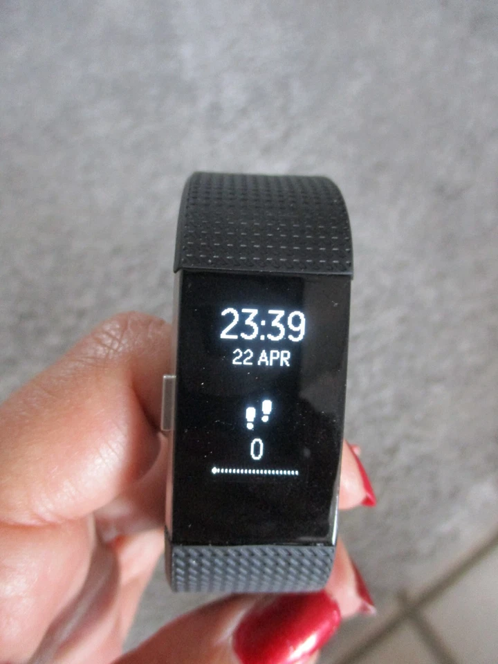 Fitbit Charge 2 Schwarz OVP mit Ladekabel - Bild 2 von 4