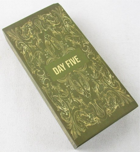 NIB Once Upon a Book Club Day Five Advent Calendar Jade Facial Roller - Picture 4 of 4