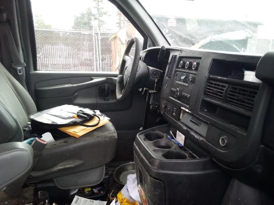 Luz de estacionamiento/esquina del conductor debajo de los faros se adapta a 03-23 EXPRESS 2500 VAN 31003110 Foto 3 de 4