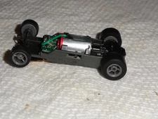 AFX MEGA G+ HO SLOT 1.7 Long NARROW CHASSIS GRAY 5 SPOKE RIMS AND TIRES RED Can