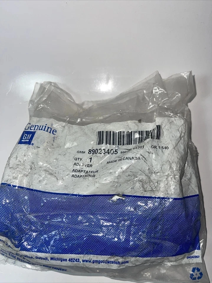 Адаптер масляного охладителя GM 89023405 от оригинального производителя - Изображение 2 из 3