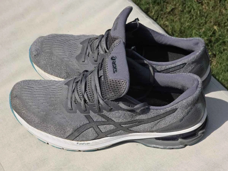 Zapatos para correr para mujer ASICS GT-2000 9 gris tejido FlyteFoam 9 Foto 2 de 4