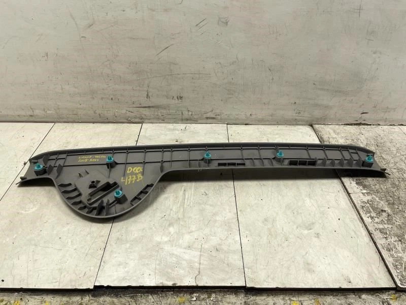 Toyota Sienna XLE 2007 panel de moldura de techo trasero OEM+ Foto 4 de 4