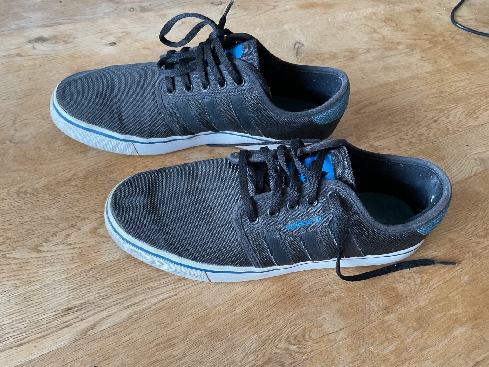 SAOLA scarpe da ginnastica uomo Adidas usate taglia 8 solo post uk