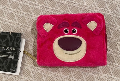 NEU! Loungefly LOTSO BEAR COSPLAY PLÜSCH Geldbörse mit umlaufendem Reißverschluss Disney Furry Toy Story