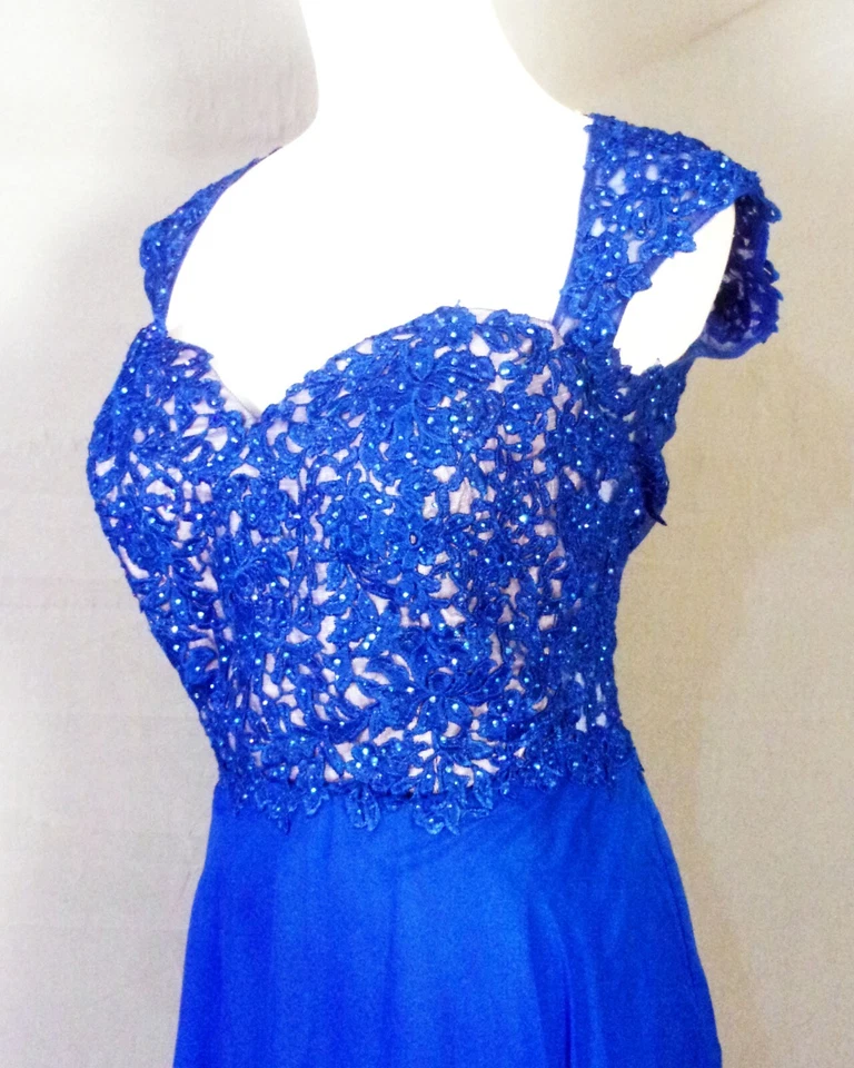 Usado en Excelente Condición Vestido La Femme Estrás Adornado Azul Formal Baile de graduación Largo Completo 12 Foto 3 de 4