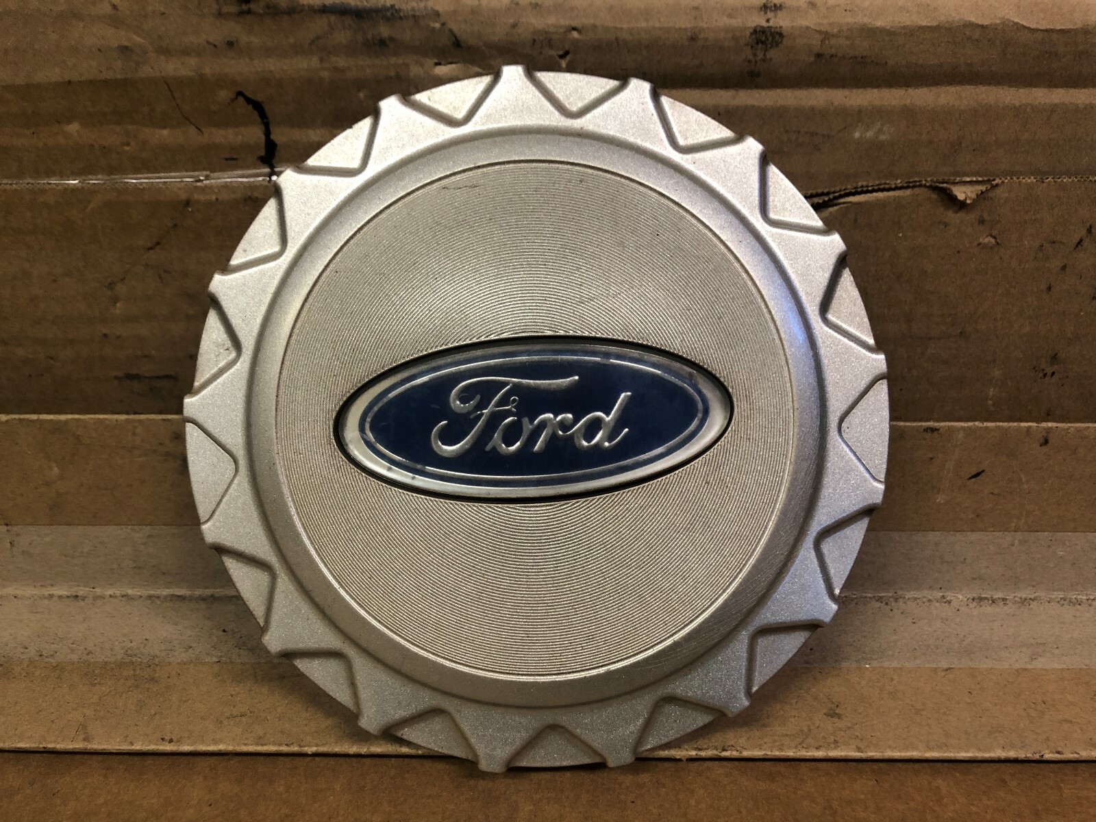 92 FORD CROWN VICTORIA CENTER CAP. F2AC1A096BB eBay