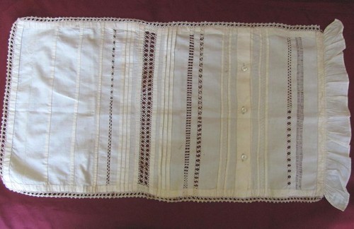 19C. ANTIKES SET MIT ZWEI HANDBESTICKTEN KINDER KIND BABYDECKEN ABDECKUNGEN - Bild 7 von 12