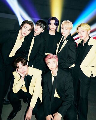 BTS ポスター Amazon.com: Trends International BTS-MOS7-BW Wall Poster, 22.375