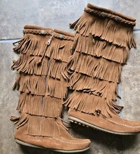 Minnetonka 5 Layer Fringe Suede Boots Boho Western Tribal Dance Festival Hippie