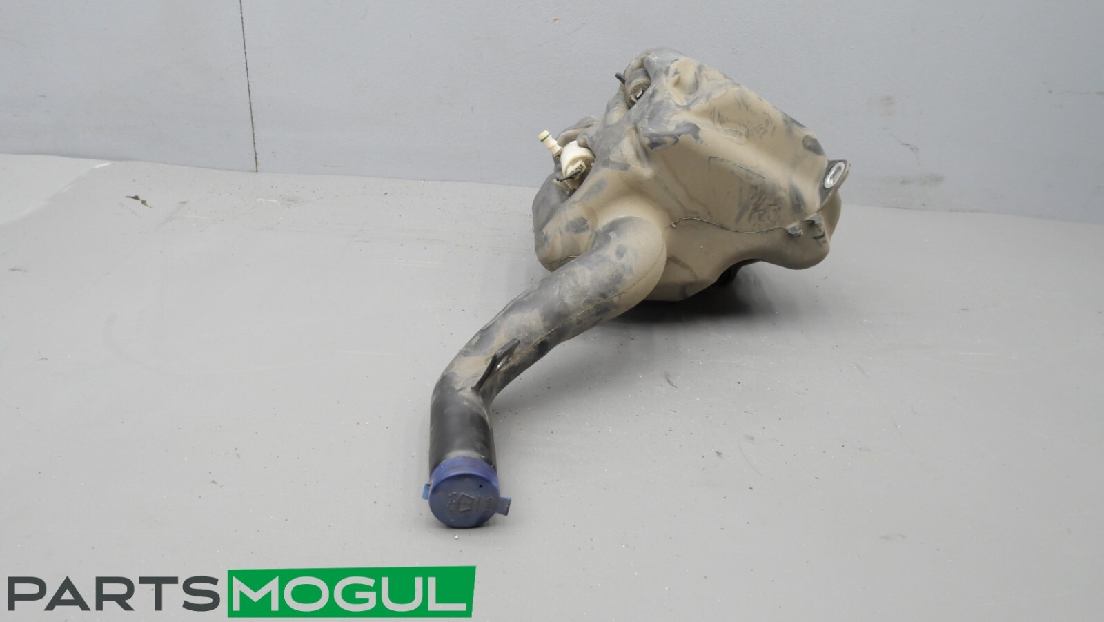 08-19 Maserati Quattroporte Headlight Windshield Washer Bottle Tank OEM