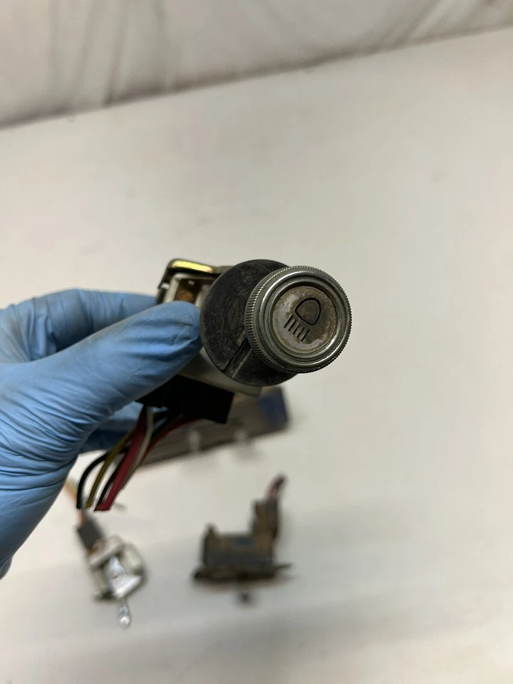 Lote 82 Chevrolet GMC Truck C10 K10 K20 K30 1982 interruptor de temperatura luz Foto 3 de 4