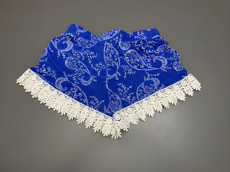 "Pantalones cortos Charlotte Russe con ribete de encaje talla XS azul cachemir y blanco 2,5""" Foto 2 de 4