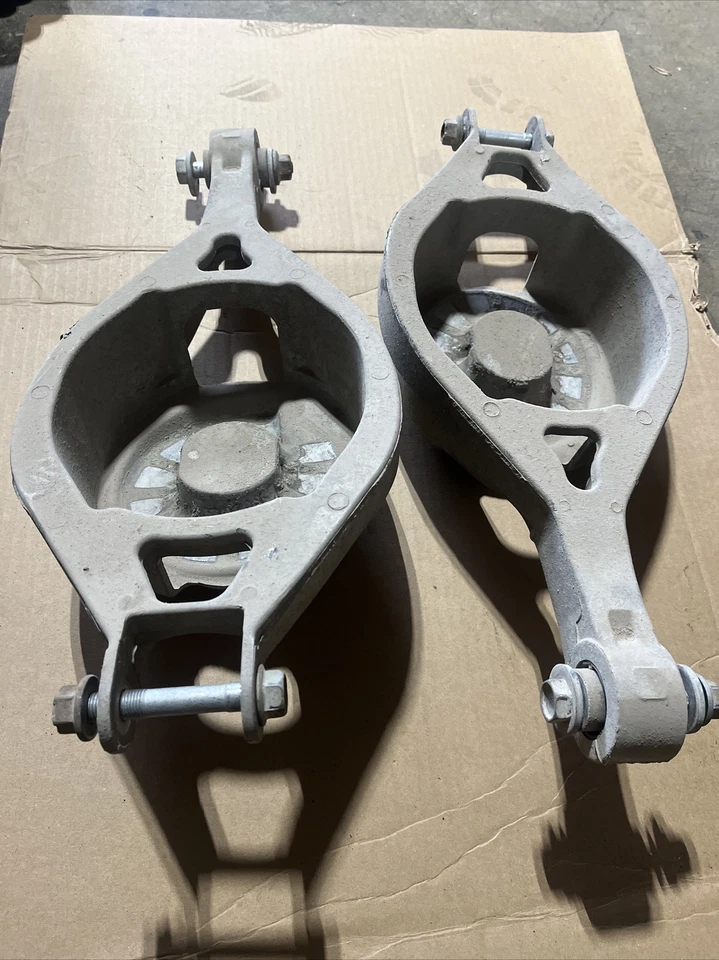 Nissan 350z 2003-2008 OEM trasero derecho brazo de control inferior soporte de resorte 03-08 Foto 3 de 3