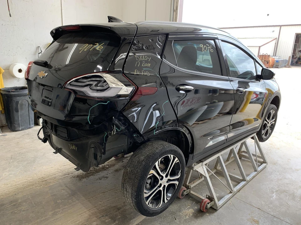 Espejo retrovisor interior delantero central usado se adapta a: Chevrolet Bolt 2017 automático Foto 4 de 4