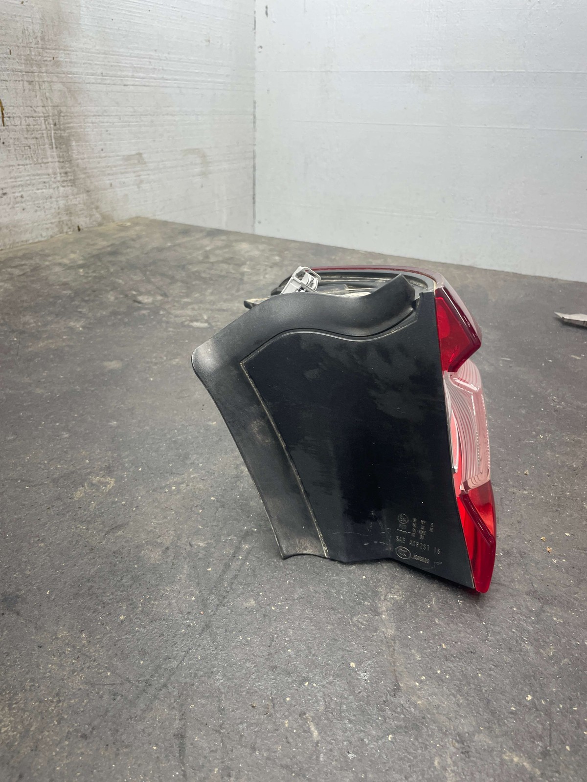 2017-2021 MASERATI LEVANTE M161 REAR RIGHT QUARTER PANEL TAIL LIGHT LAMP | RED