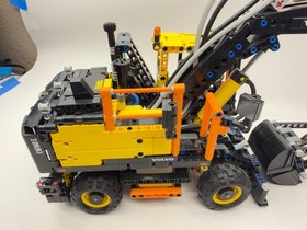LEGO TECHNIC: Volvo EW160E (42053) with instructions