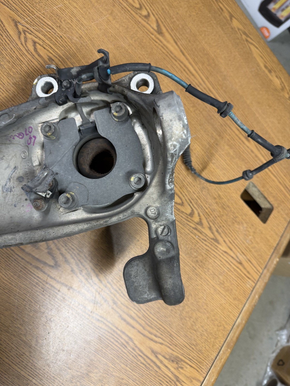2003-2010 Maserati Quattroporte Left Front Driver Side Spindle Knuckle Hub OEM