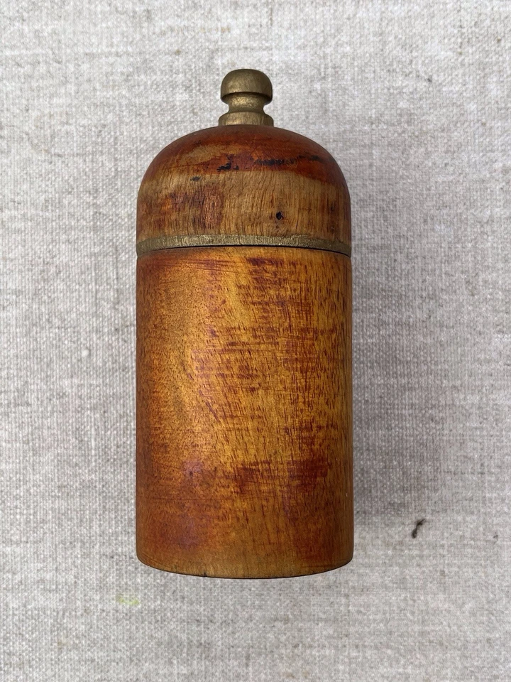 Antigua caja Tikka redonda en polvo Kum Kum artesanal hindú Foto 2 de 4