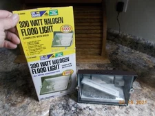 NIOB Designer's Edge All metal 300 Watt Halogen Flood Light L-30 Bronze w/ Bulb