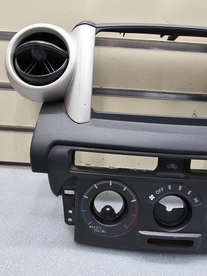 04-06 Scion XA tablero central radio bisel envolvente panel de ajuste clima plateado/negro Foto 3 de 4