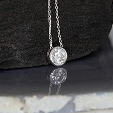 Wert 3540 € Solitär Brillant Anhänger mit Kette (0,51 carat) 750 18 Karat Wei...