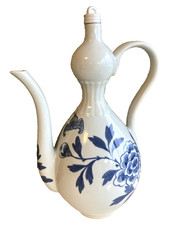 Large Korean Porcelain Ewer (백자 병풍) w...