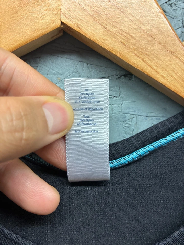 Camiseta deportiva de manga corta negra para niñas talla 14 ivivva by Lululemon Foto 4 de 4