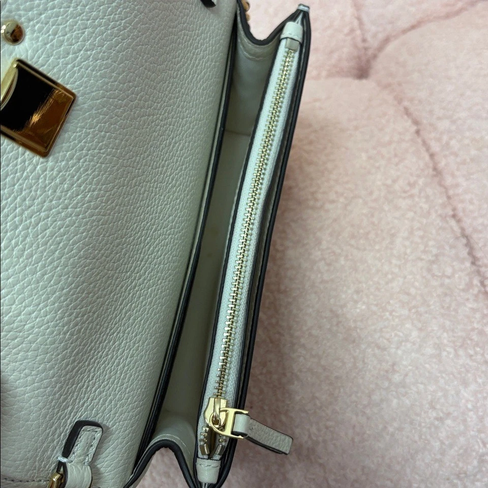 Bandolera Tory Burch marfil con cadena dorada Foto 4 de 4