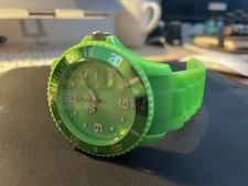 Coole Unisex ICE WATCH - neon grün mit grün metalic Ziffernblatt- zeitlos schön!