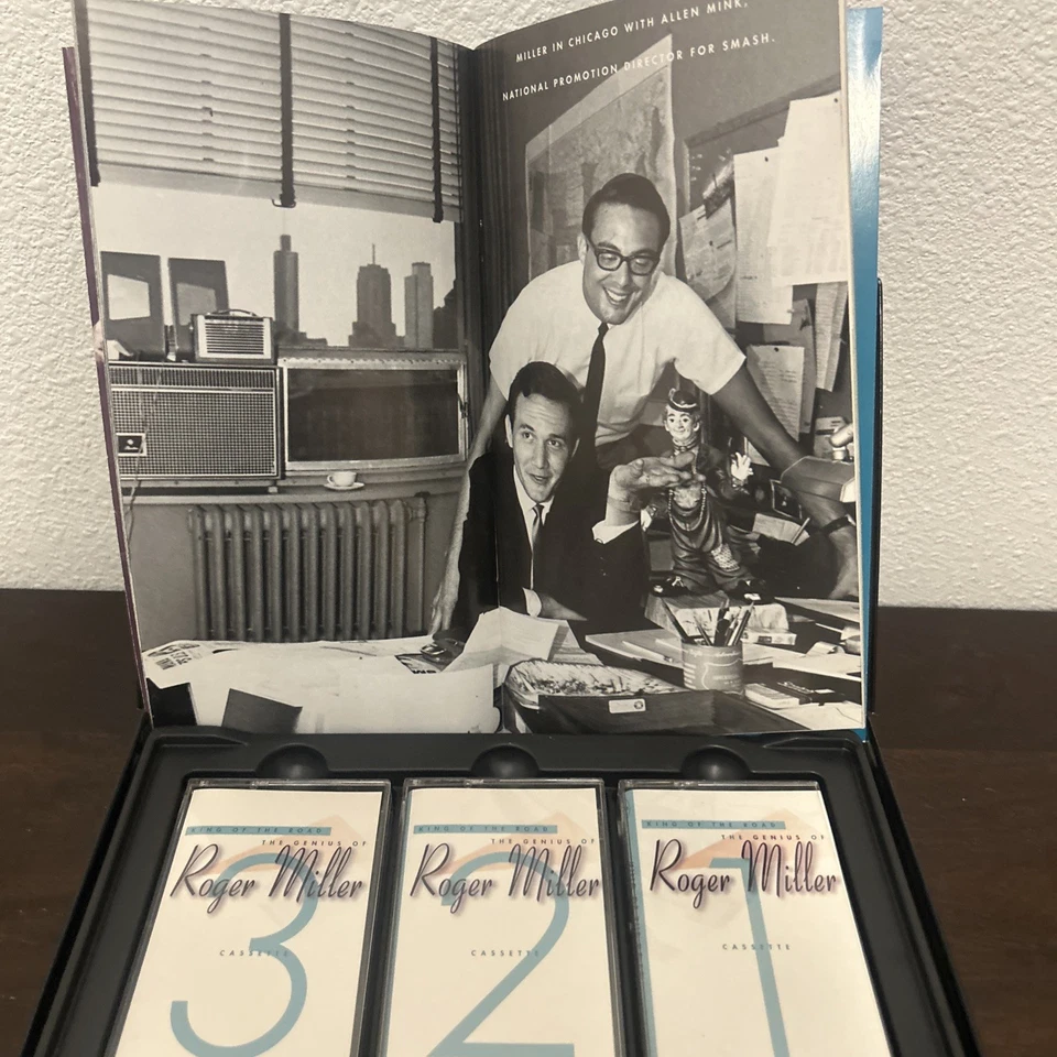 King Of The Road Genius Roger Miller 3 Cassette + booklet box set 1957-1986 Foto 2 de 4